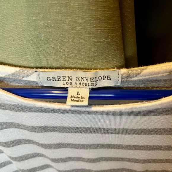 L “Green Envelope Los Angeles” Grey striped short sleeve blouse - Picture 3 of 6